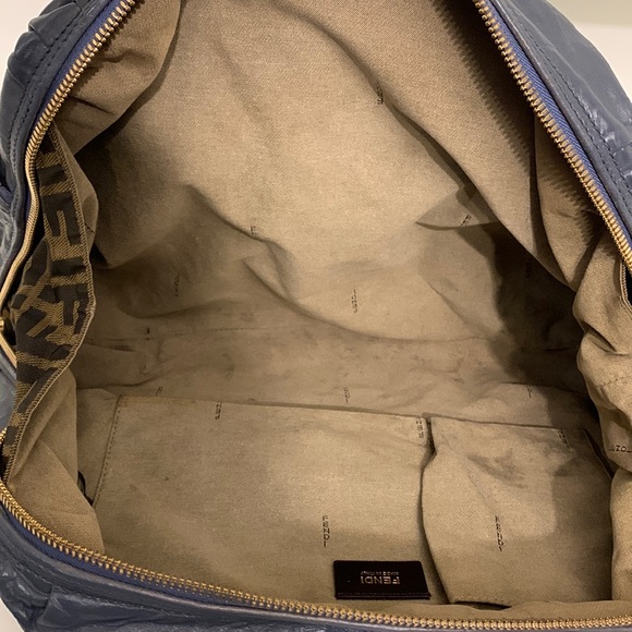 ♥️ Large Leather Fendi Shoulder Bag♥️ - Picture 15 of 17